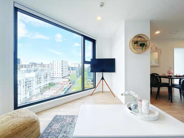 Parkside Penthouse & Forever Views