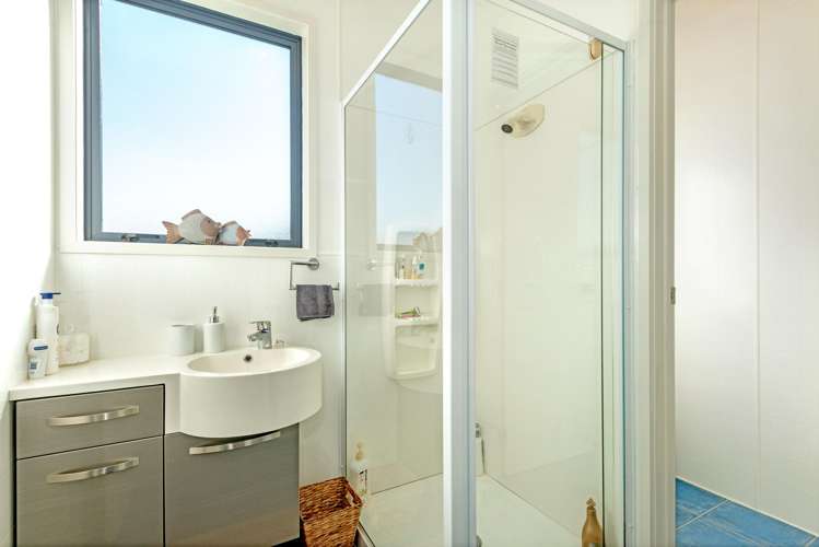 13 Ratau Street Mahia_11