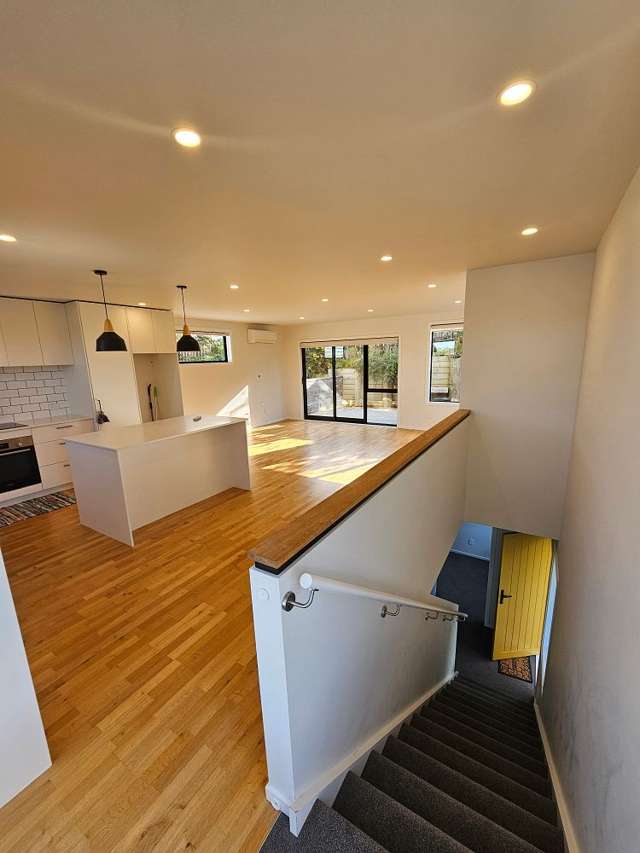 NEW! Central stand alone house, SUNNY and warm