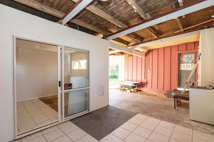 9 Front Miranda Road Waitakaruru_15