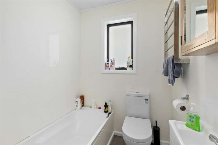 56 Awamutu Grove Waiwhetu_9