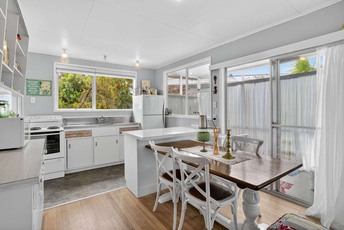 11 Kendale Drive, Matheson Bay_3