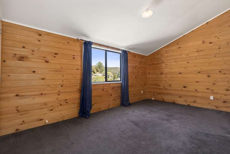 1 Lowry Heights Stokes Valley_12