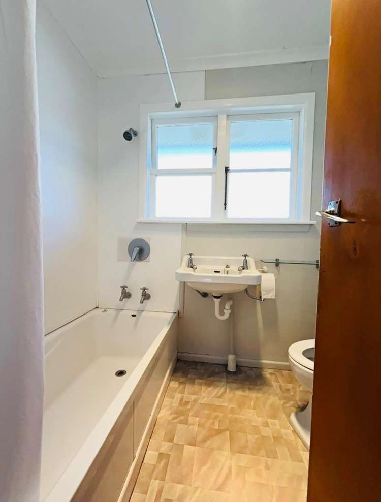  77 Wai-iti Crescent Woburn_8
