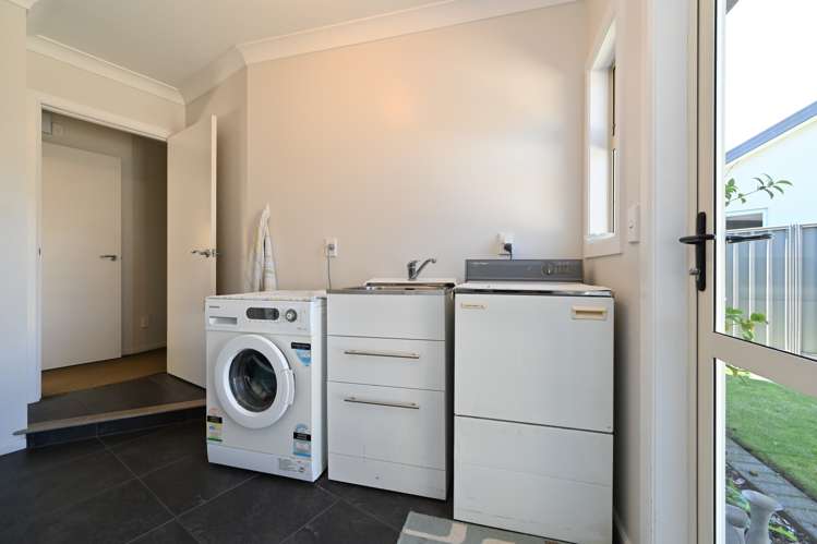 3 Somes Place Poraiti_17