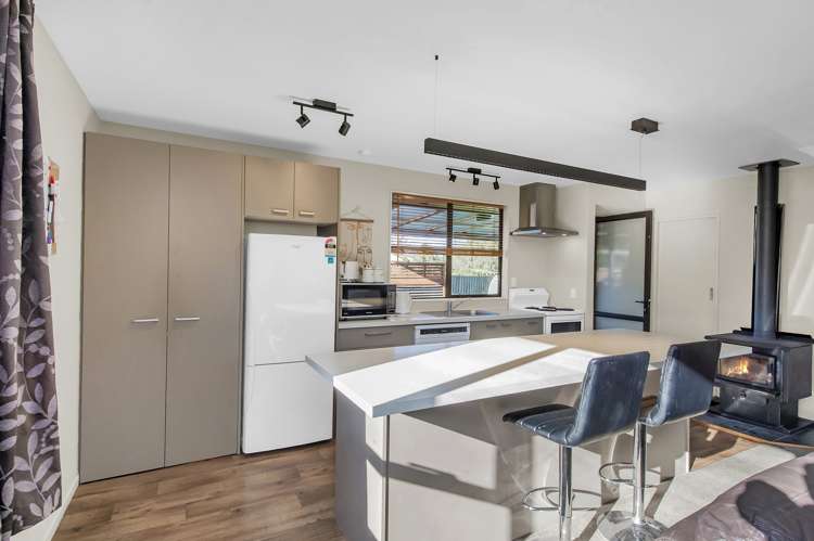 4 School Lane Kirwee_5