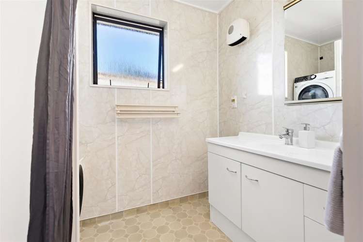 16a Wynyard Crescent Fernhill/Sunshine Bay_6