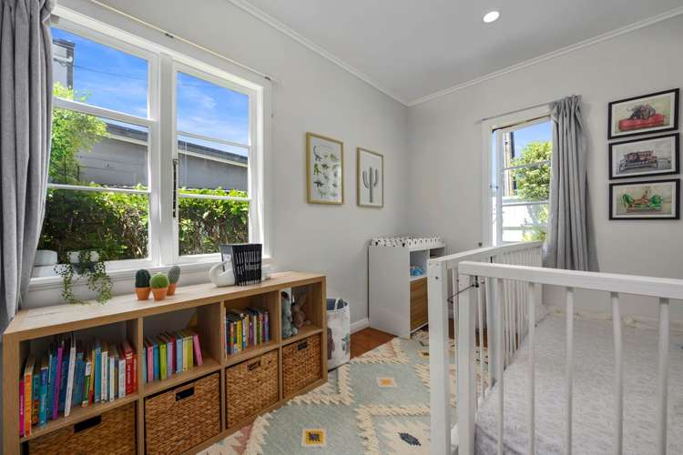 60 Old Lake Road Narrow Neck_16