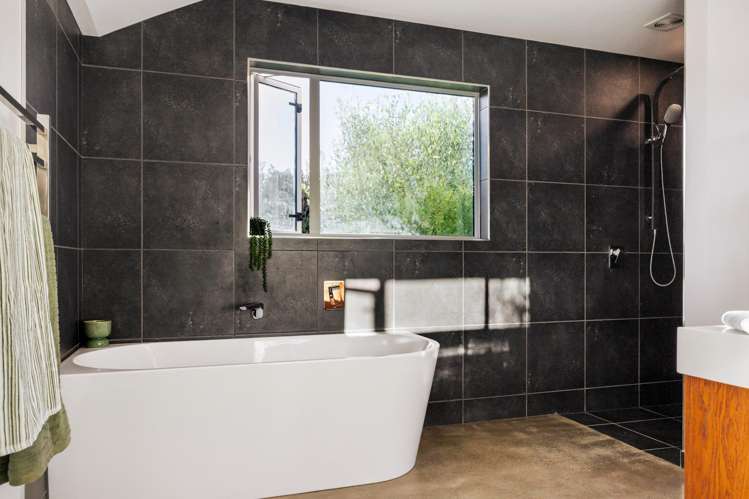 11 Beach Cove Wainui_20