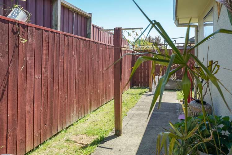 2/15 Stead Crescent Stoke_18