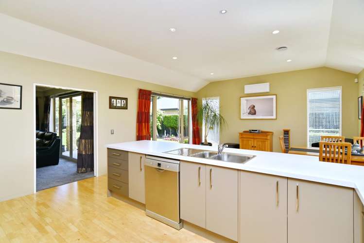 5 Orewa Close Parklands_5