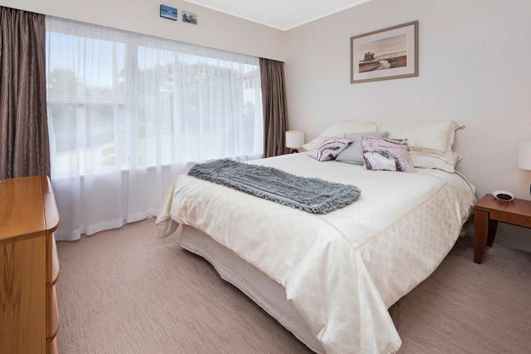 21 Seymour Road Mellons Bay_23