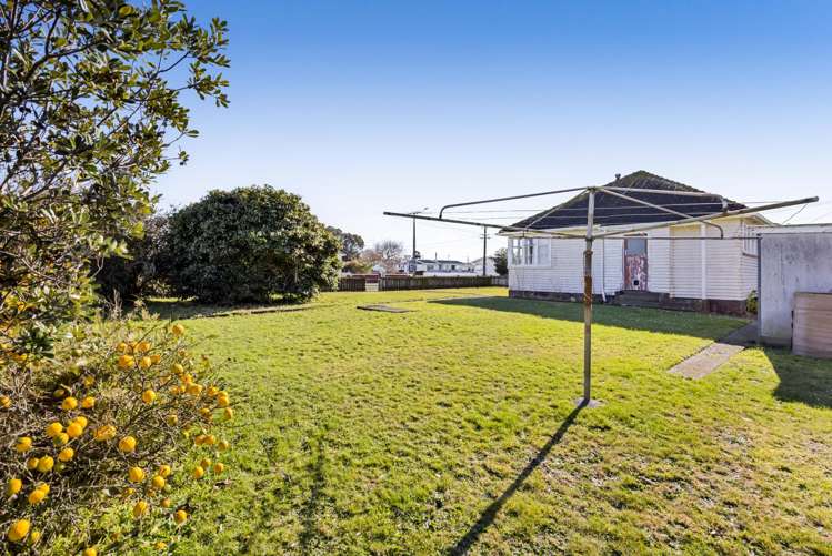 1 Acourt Street Hawera_12