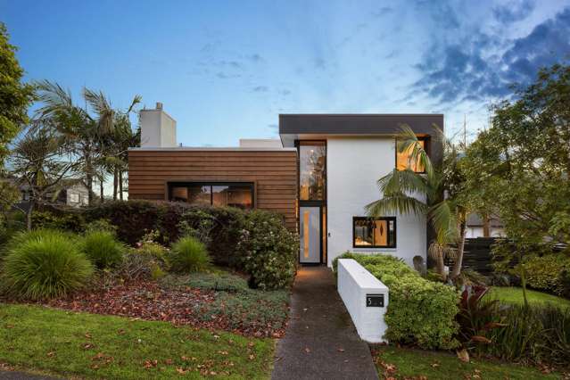 Stylish Poolside Living in Anselmi Ridge