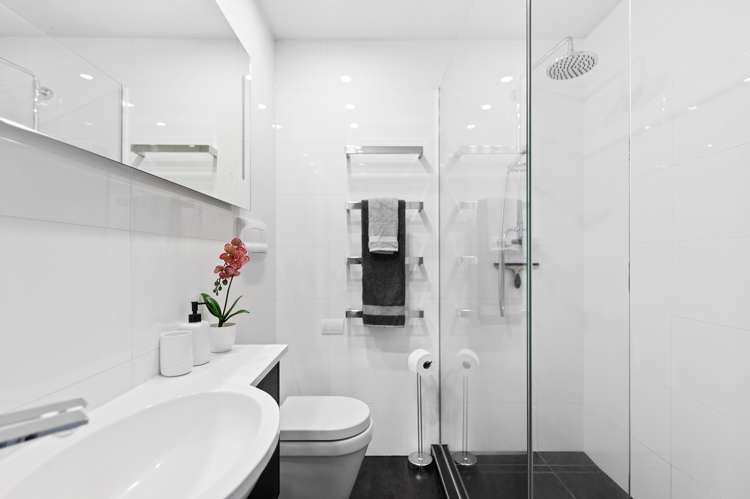 2/63 Burke Street Addington_7