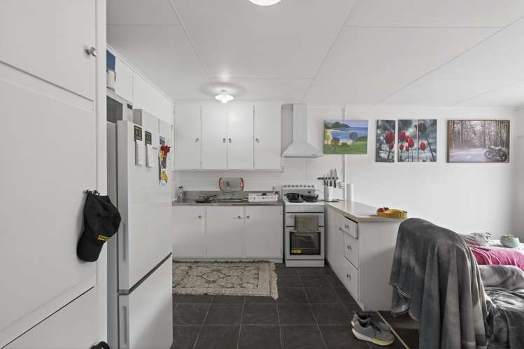 8 Simons Street Moturoa_16