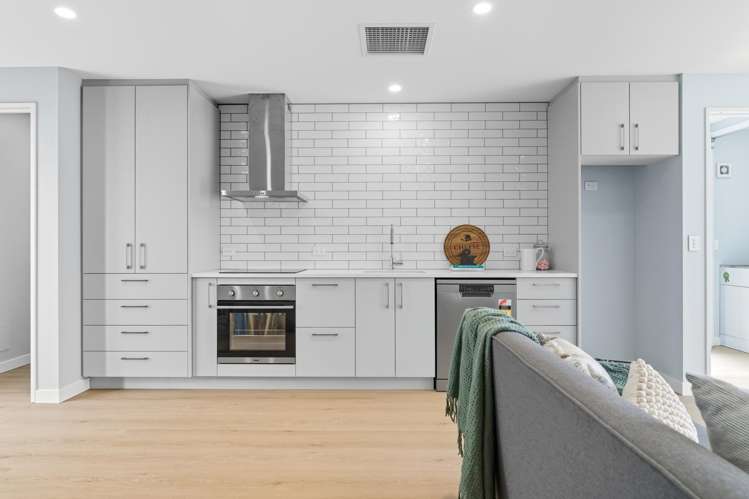 Units 1- 4/89 Jerrold Street North Addington_4