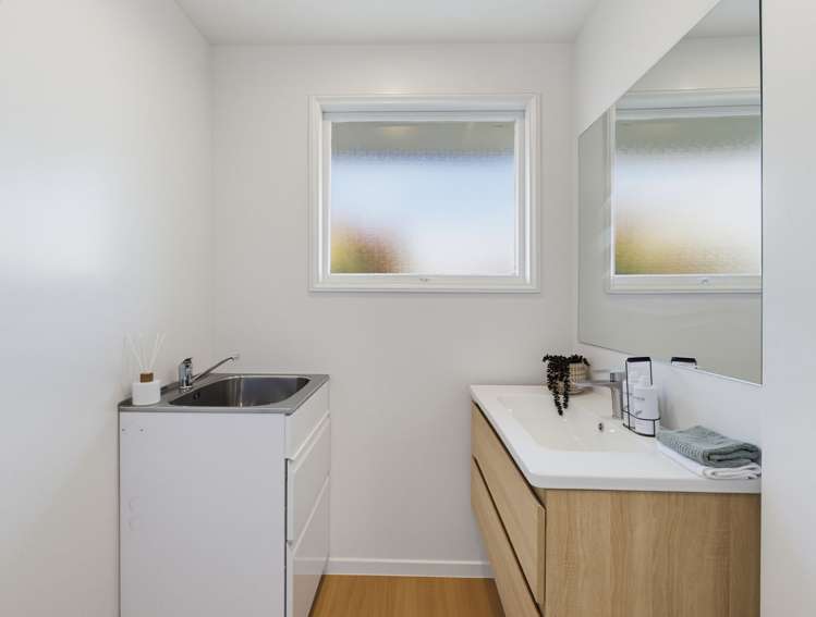 1/17 Lake Terrace Road Burwood_11