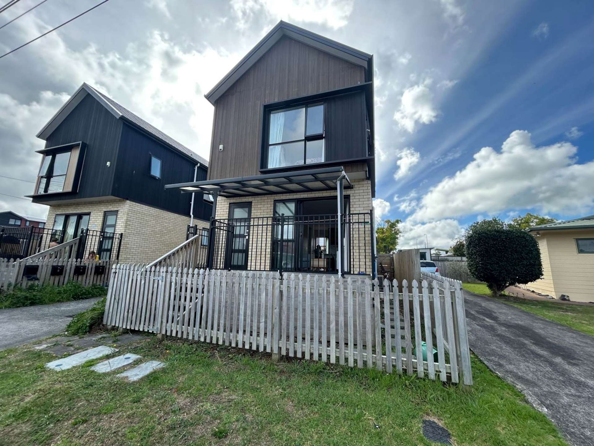 2/11 Karamu Street Te Atatu Peninsula_0