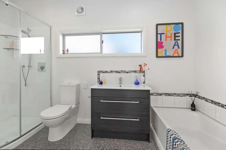 11 Beacon Hill Road Strathmore Park_13