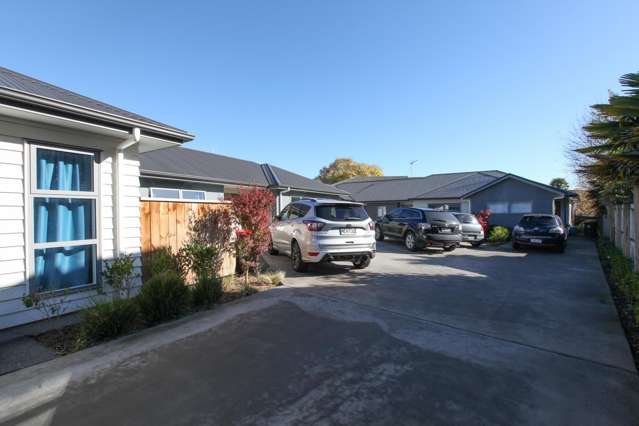 Modern, easy living close to the Hospital and city