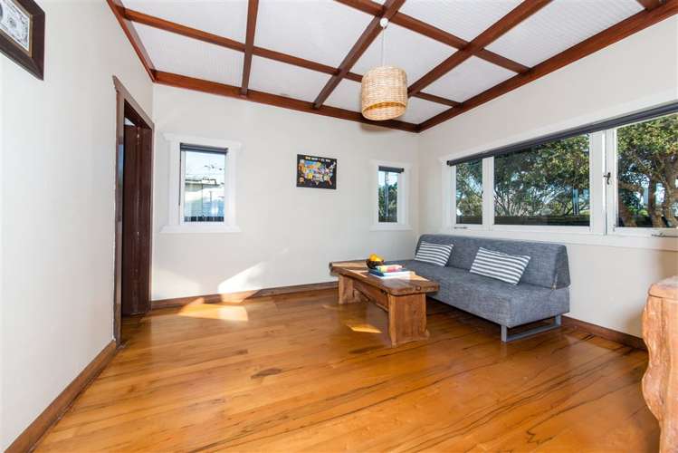 49 Queen Mary Avenue New Lynn_10