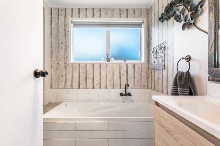 2/57 Solar Road Glen Eden_14