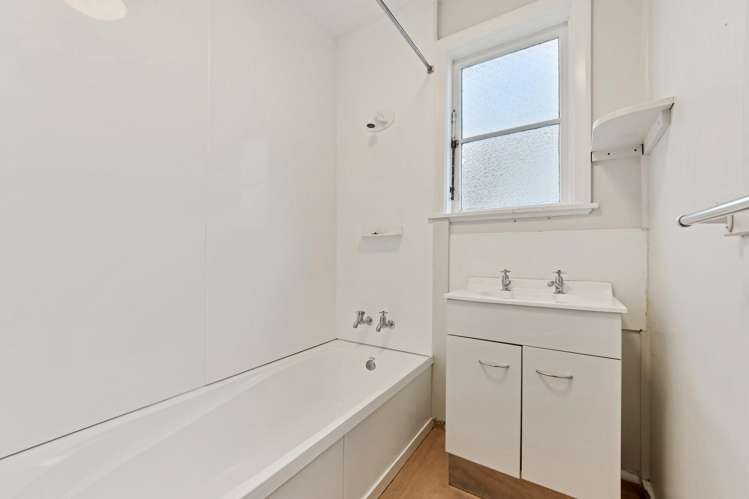 42 Pitcairn Crescent Bryndwr_19