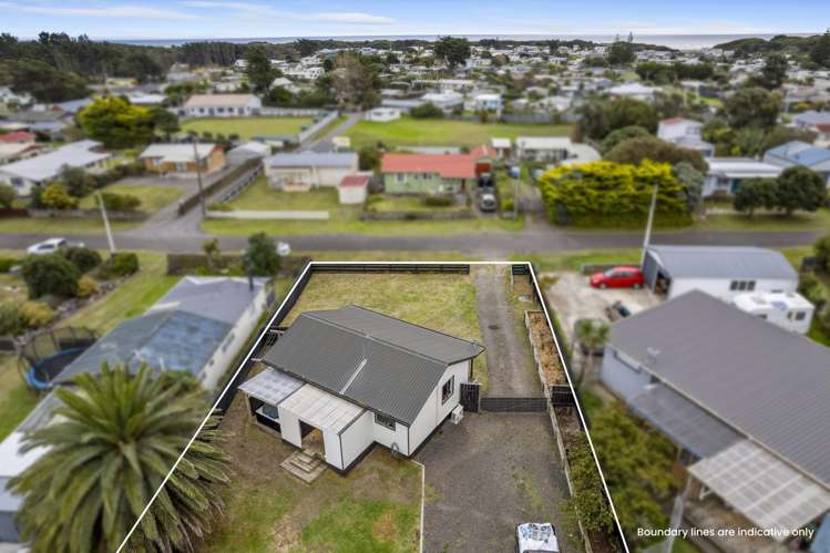 27 Ruanui Street Himatangi Beach_16