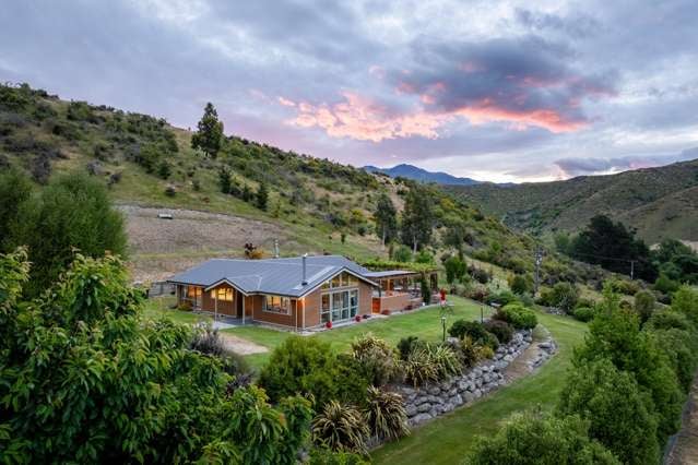 Stunning rural retreat in the Cardrona Valley