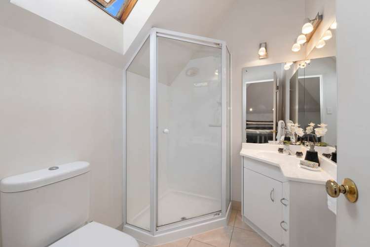 2/97 Beach Road Castor Bay_18