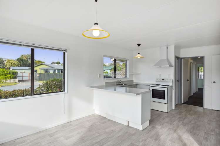 99 Queens Road Waikanae Beach_9