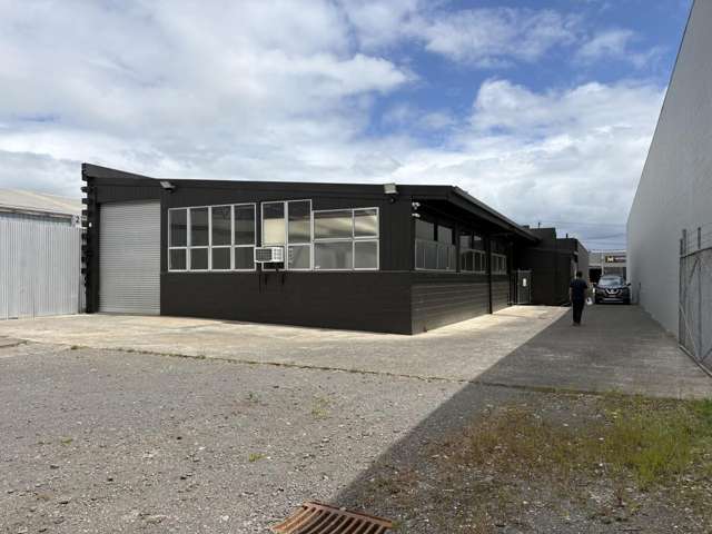 Warehouse with Secure Yard