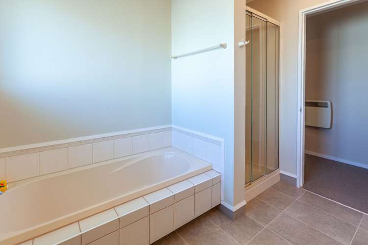 6 Bishops Close Greenmeadows_11