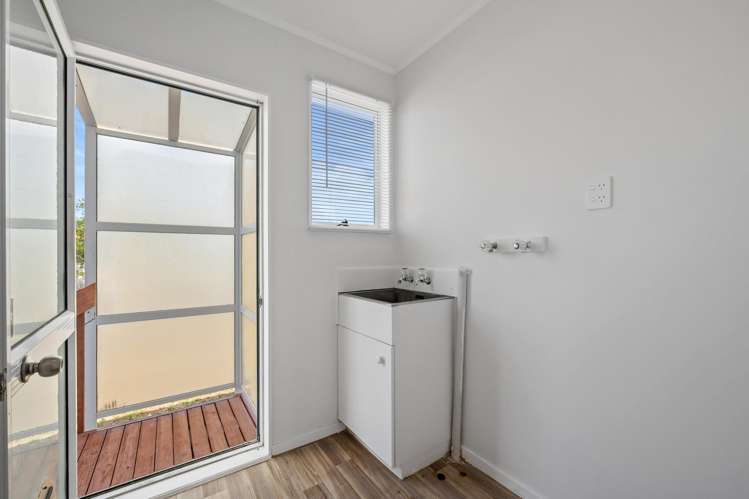 8 Childers Road Ranui_17