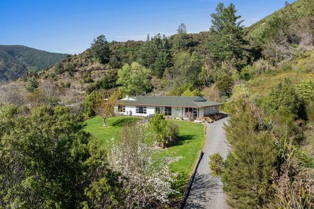 Sun, privacy and valley views