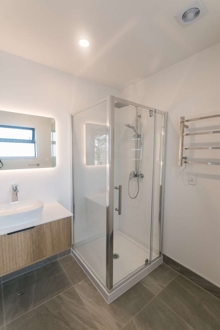 9/46 Mount Smart Road 10051_10