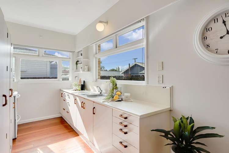 64 Galloway Street Hamilton East_17