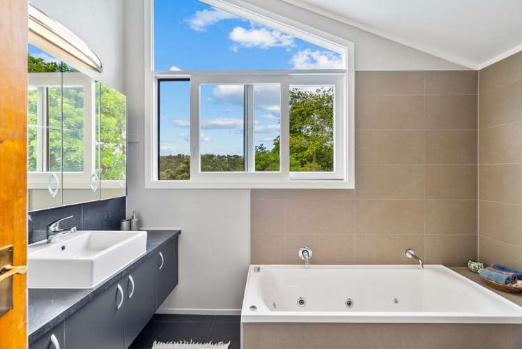 155 Riverside Drive Parahaki_12