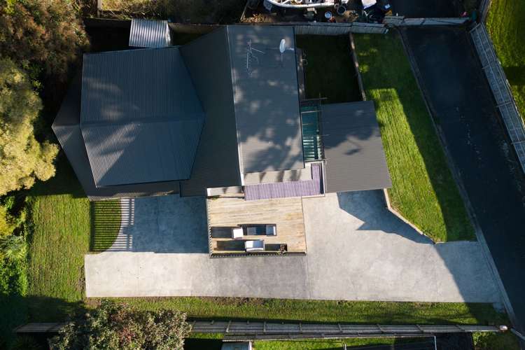 8 Surrey Lane Glenview_22