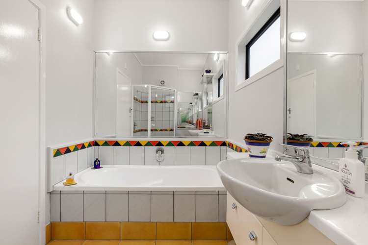 150 Lake Crescent Hamilton Lake_19