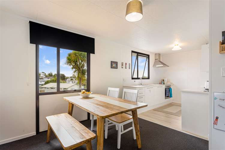 3 Maywood Crescent Glen Eden_9