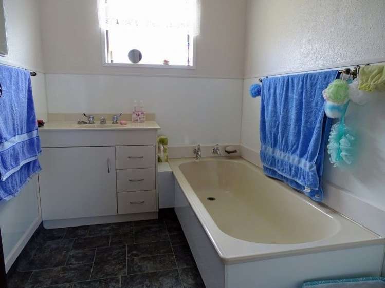 21 Waimarei Avenue Paeroa_11