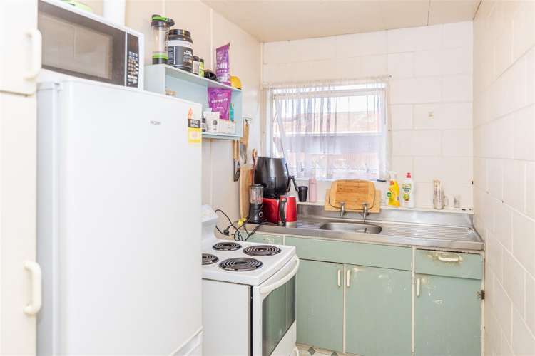 226 Old Farm Road Hamilton East_16