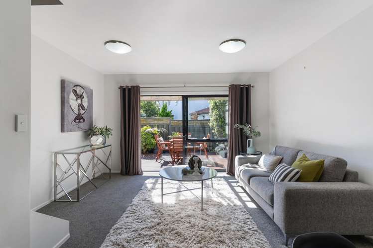 17/21 Armoy Drive East Tamaki_1