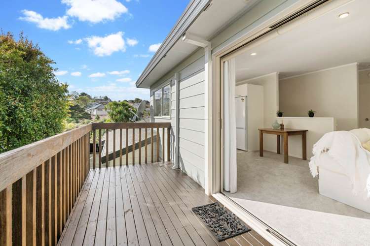 2/10 Brookvale Park Stanmore Bay_13