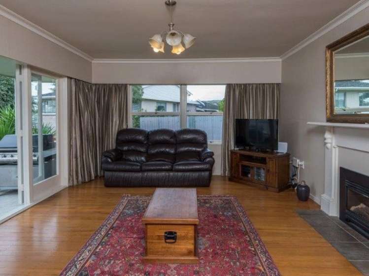 19 Neale Avenue Stoke_8