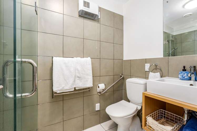 2/7 Hanson Street Mount Cook_10