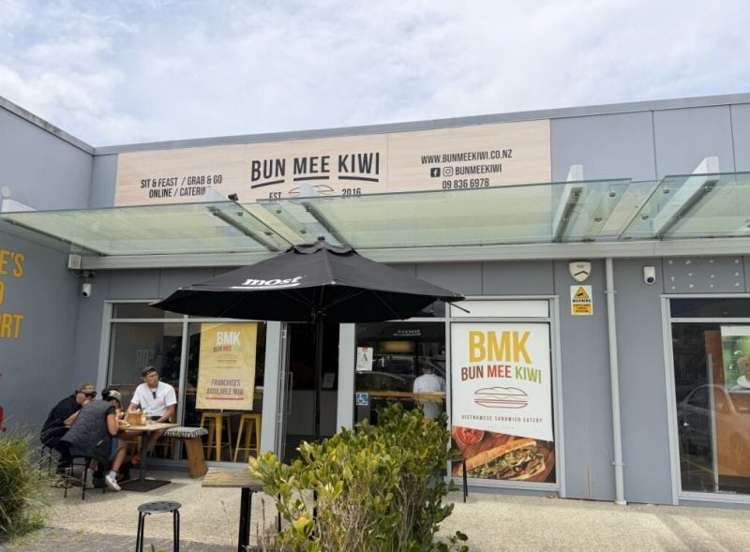 Retail 1/124 Henderson Valley Road_0