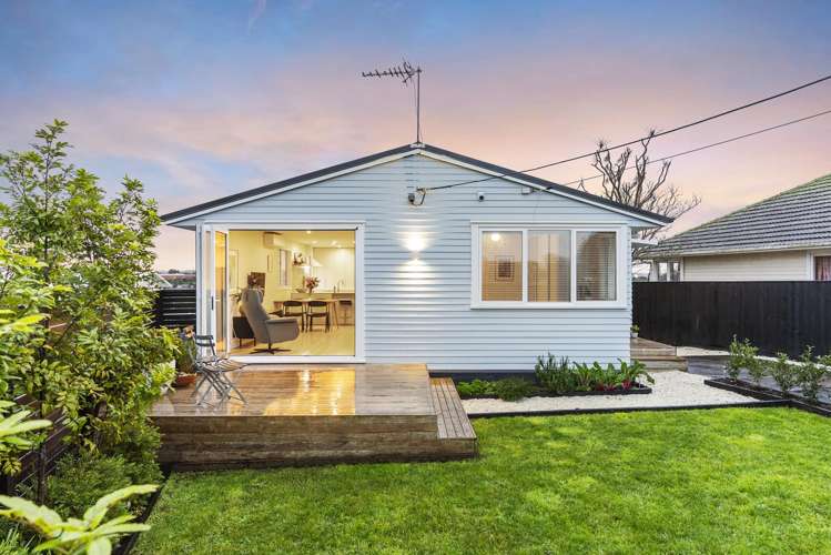 27 Kirrie Avenue Te Atatu South_29